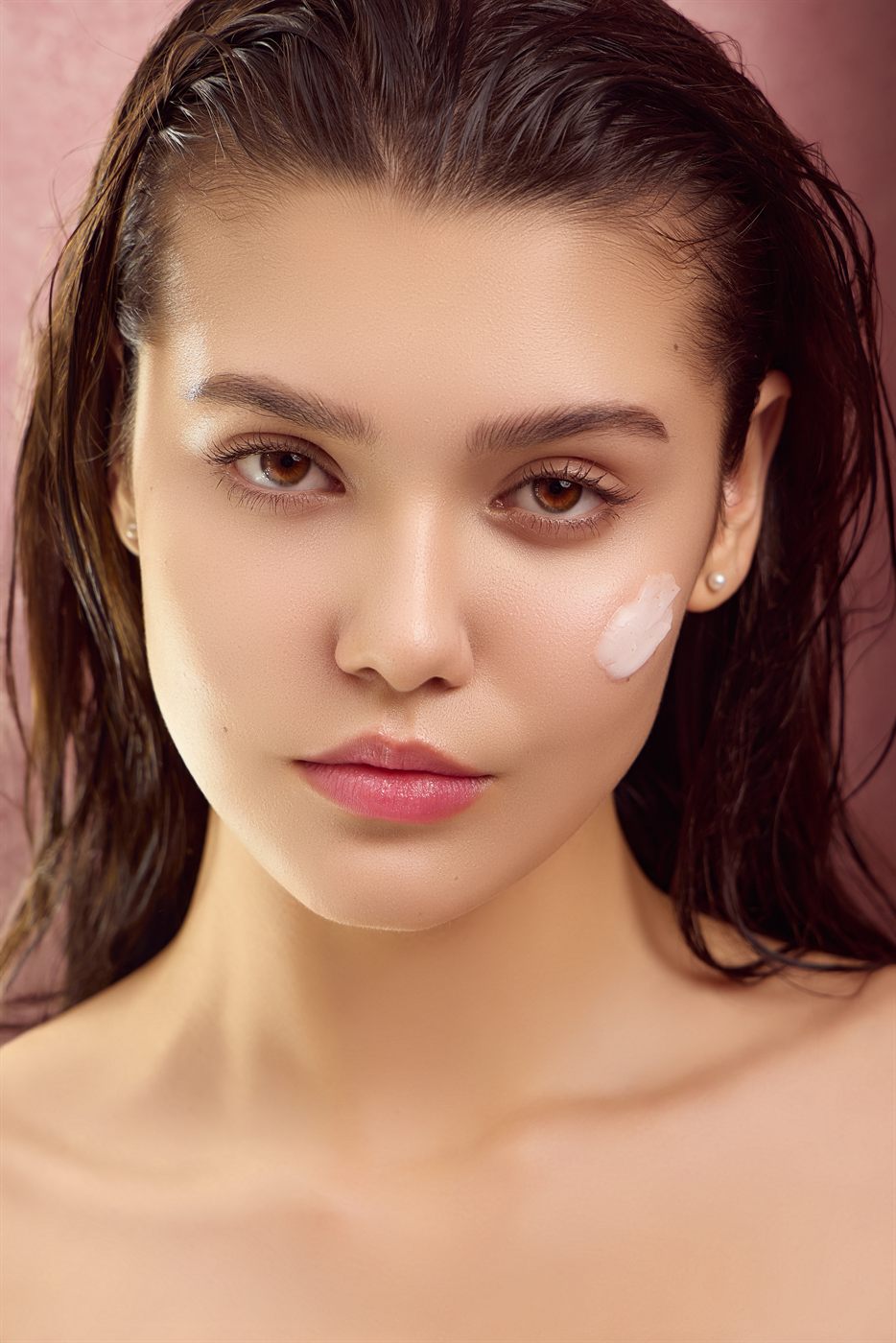 ShineSkin kremi bilan parvarish qilingan teri